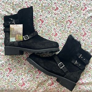 Black FUZZY Bearpaw black booties